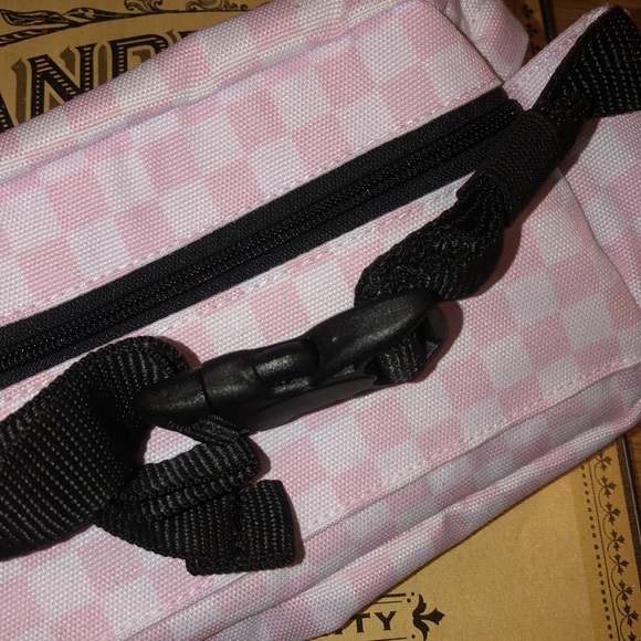 ๐
๐ค๐ป๐น๐
VANS x Pink Checkered Vibes๐ถ๐ค๐ป๐น ๐
- Picture 8 of 10